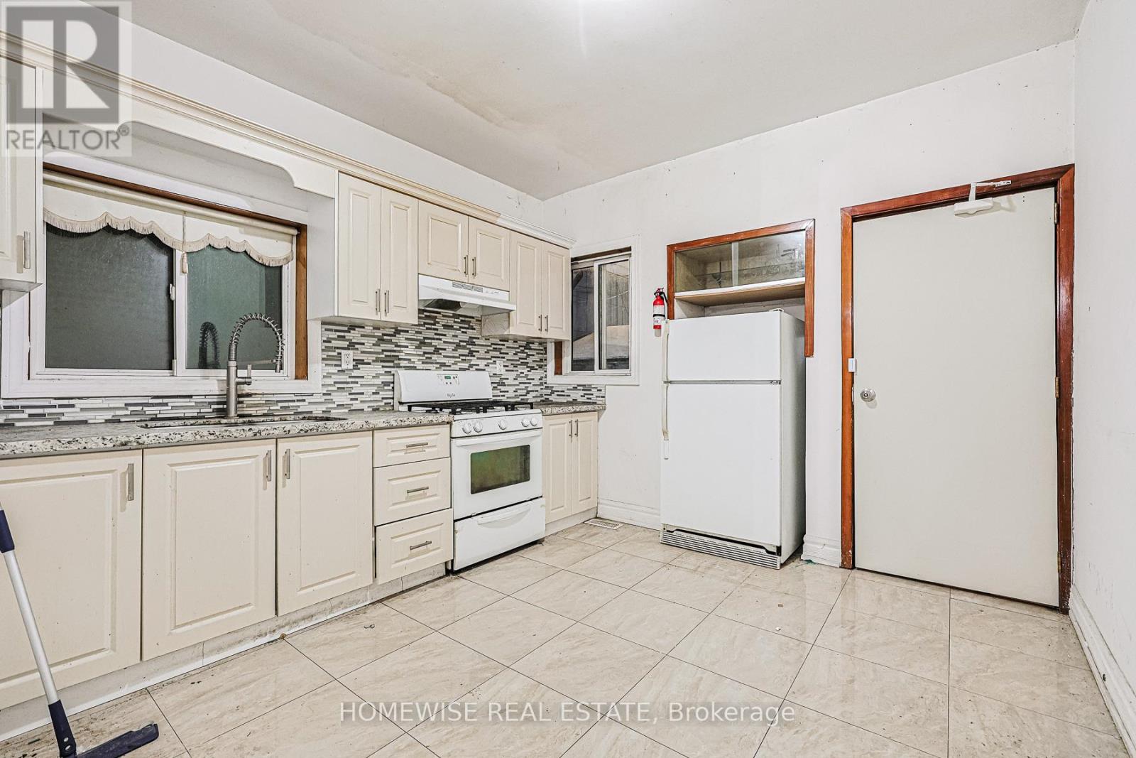 598 Bathurst Street, Toronto, ON - Indoor Photo Showing Kitchen