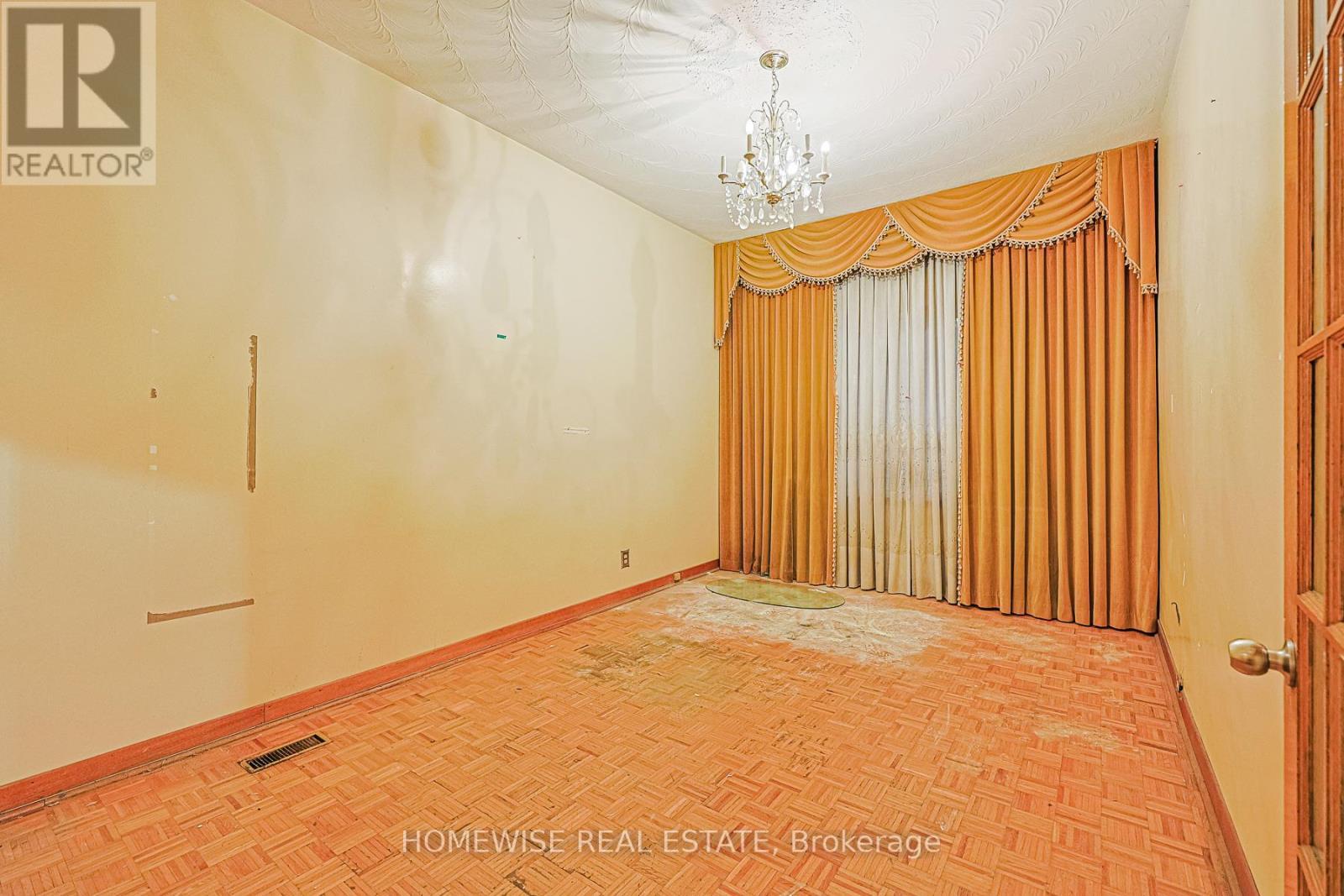 598 Bathurst Street, Toronto, ON - Indoor Photo Showing Other Room