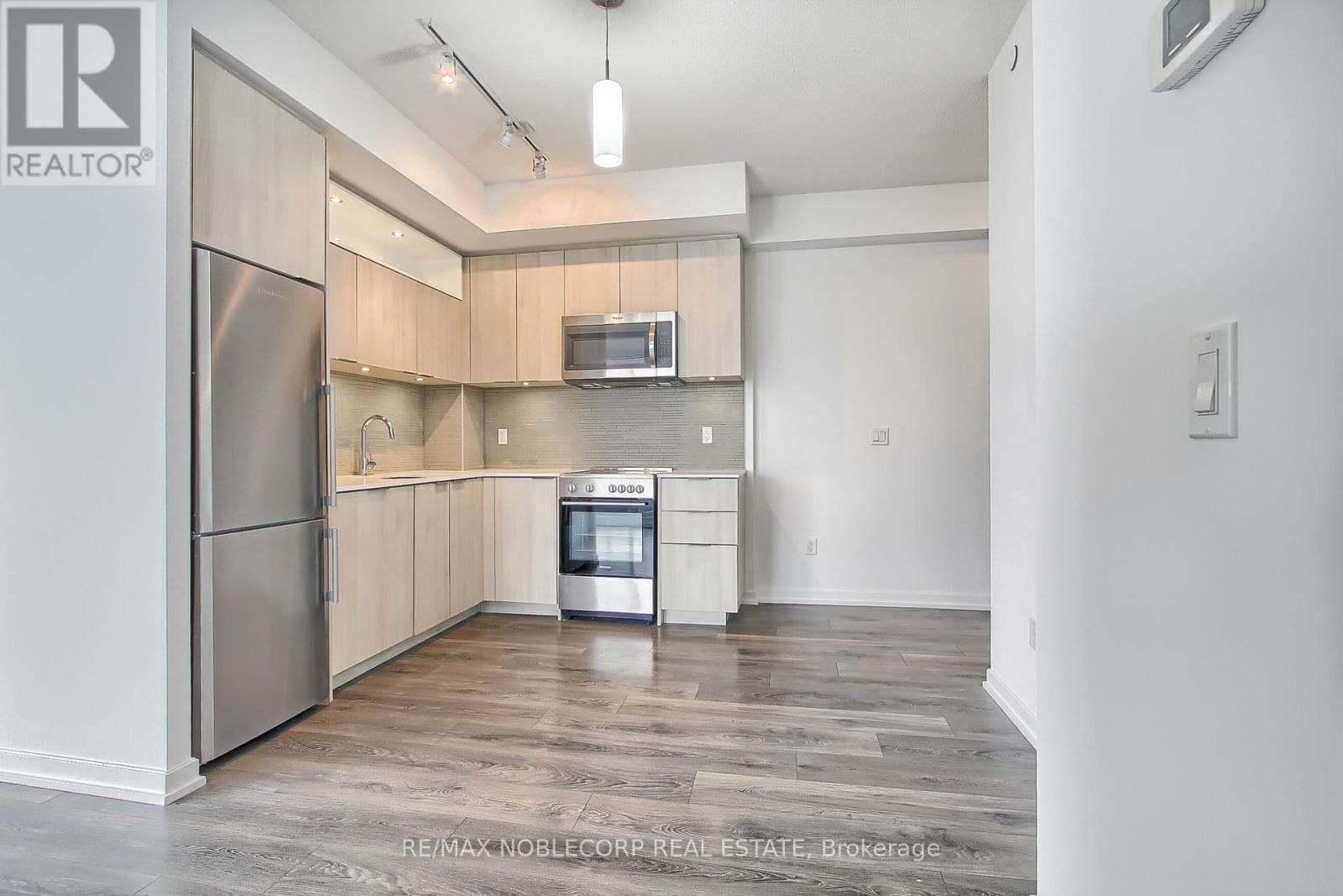 610 - 50 Forest Manor Road, Toronto, ON - Indoor Photo Showing Kitchen