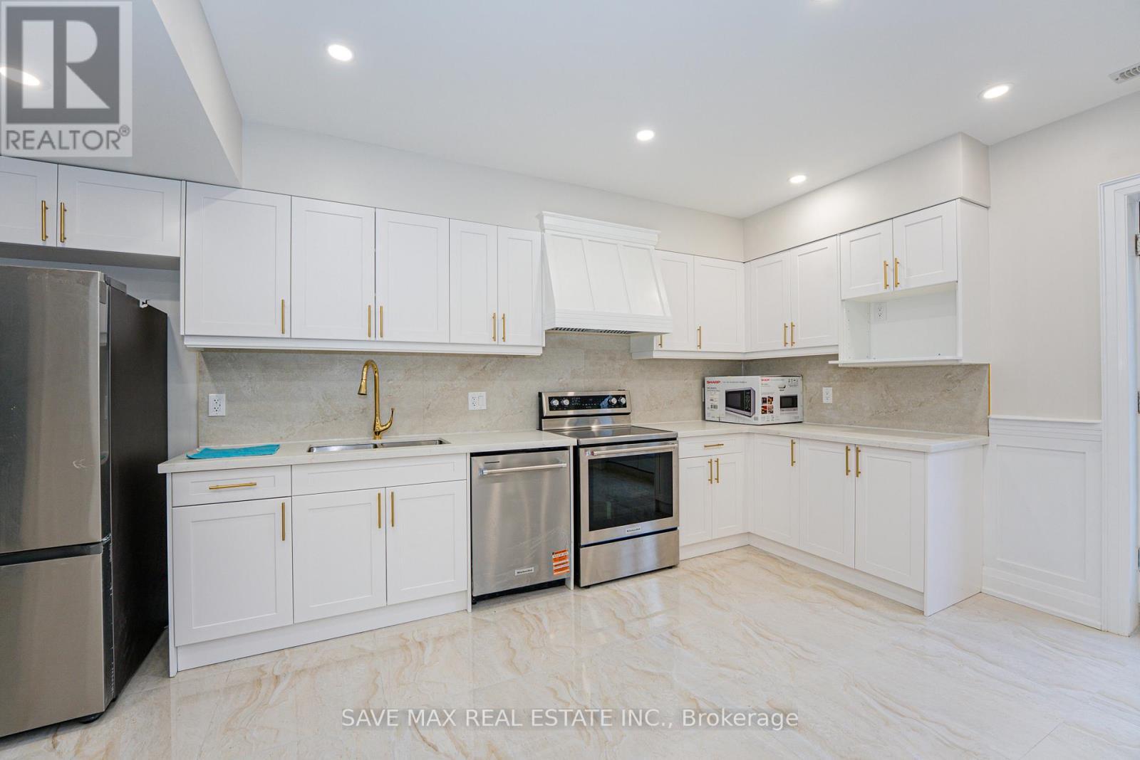 Bsmt - 337 Centennial Road, Toronto, ON - Indoor Photo Showing Kitchen With Double Sink