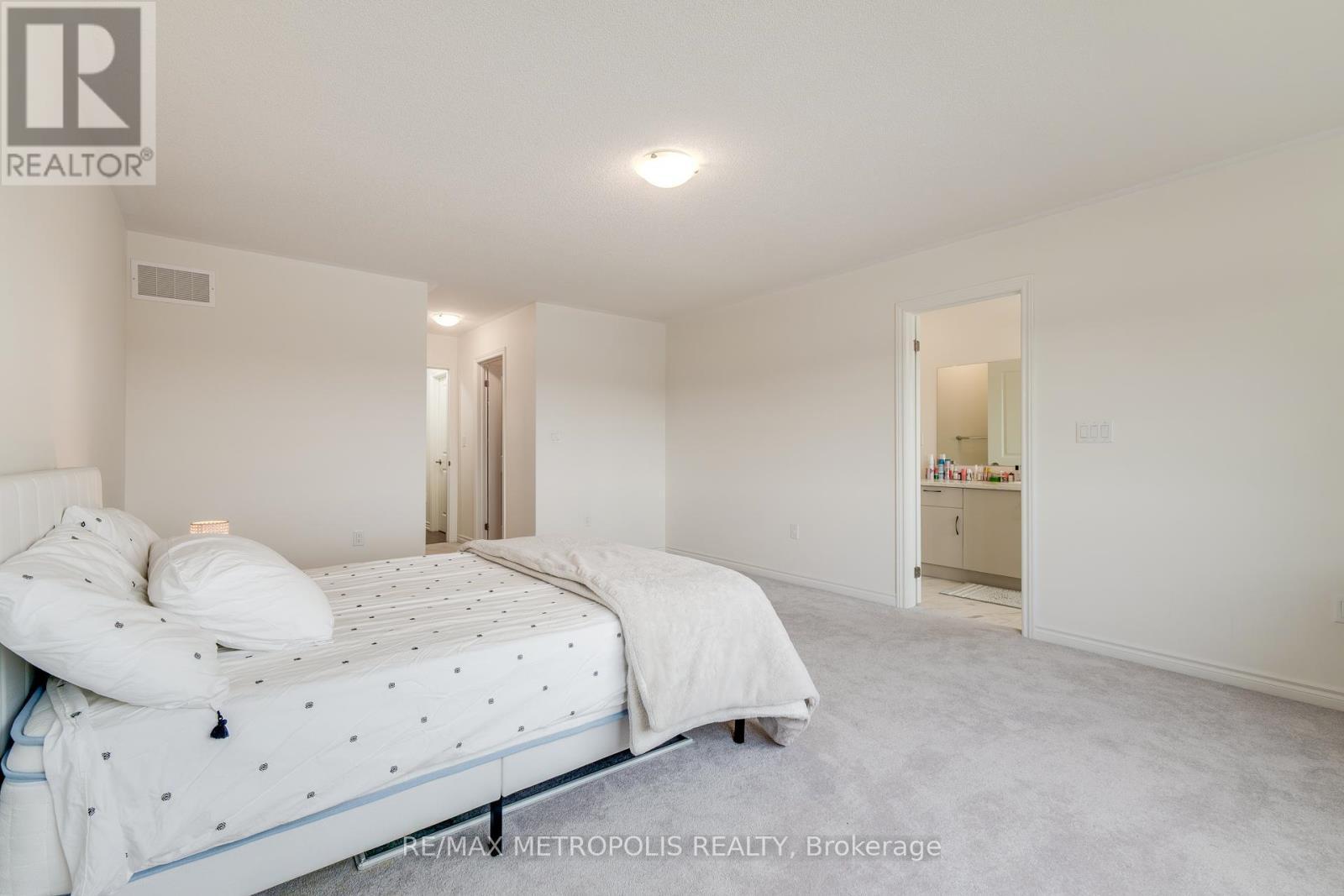 44 Reigate Avenue, Whitby, ON - Indoor Photo Showing Bedroom