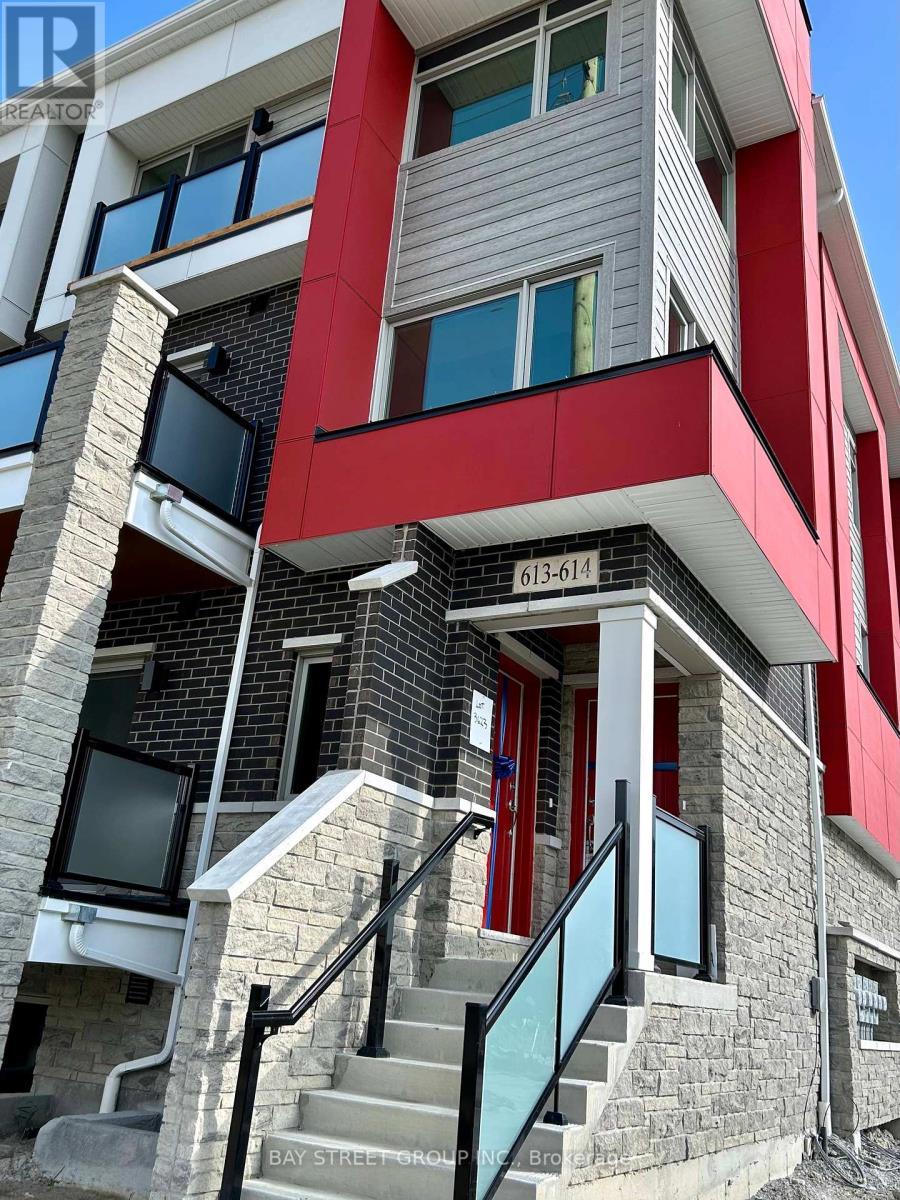 Entrance - 614 - 1034 Reflection Place, Pickering, ON - Outdoor With Balcony With Exterior