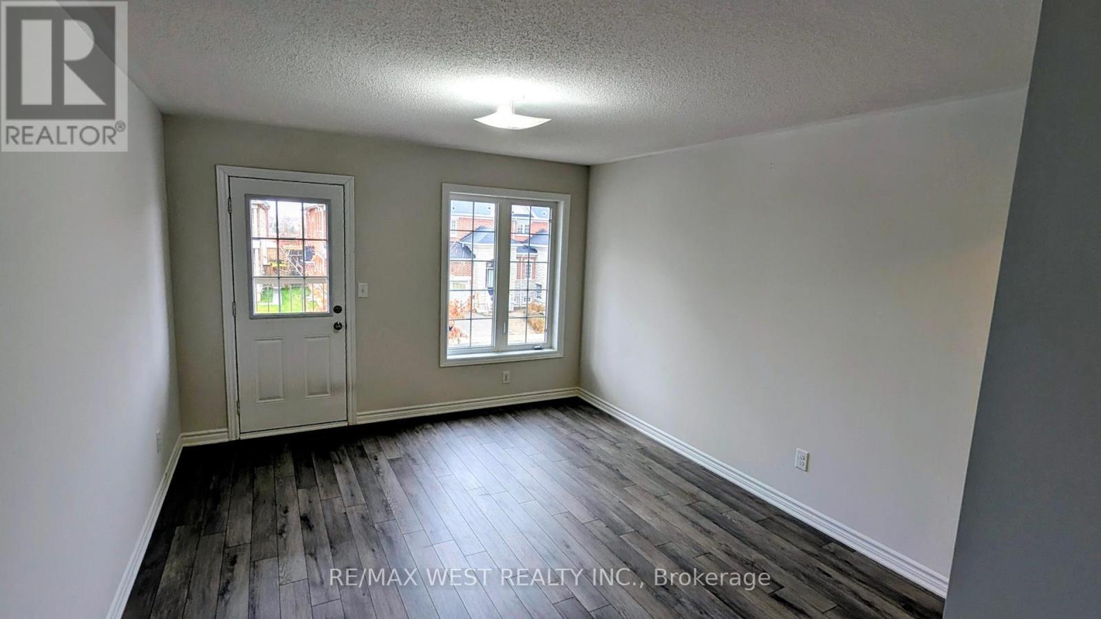 10 Moore'S Court, Markham, ON - Indoor Photo Showing Other Room