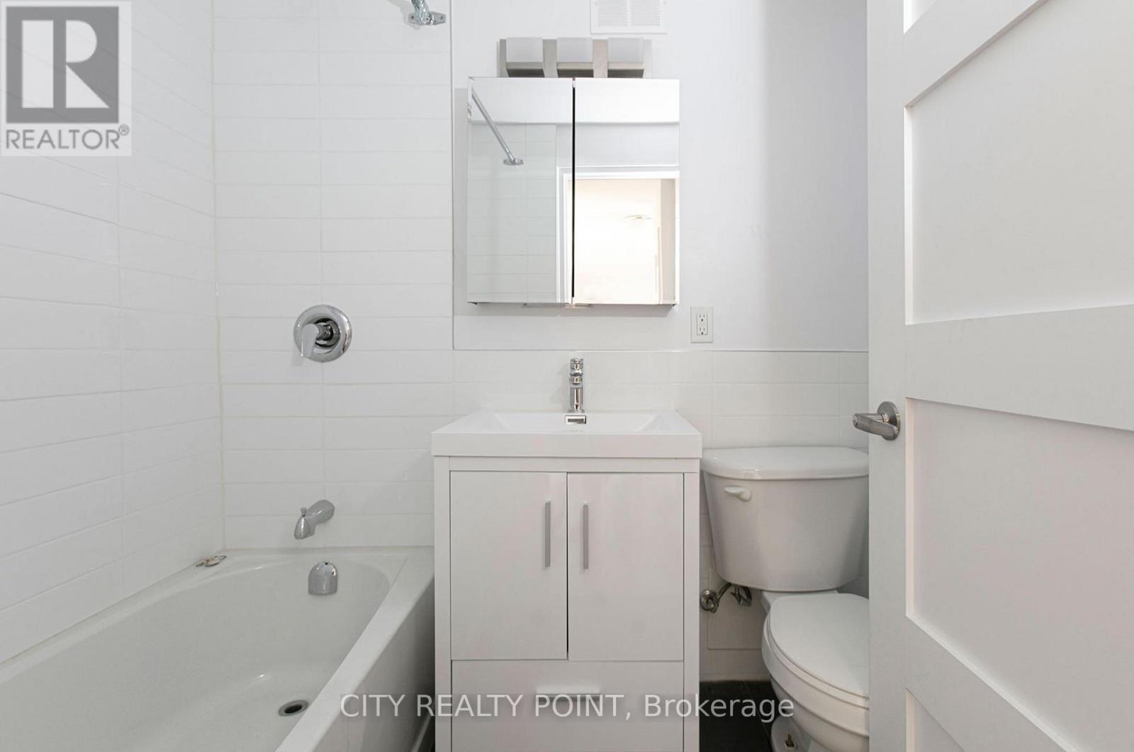 307 - 95 Lawton Boulevard, Toronto, ON - Indoor Photo Showing Bathroom