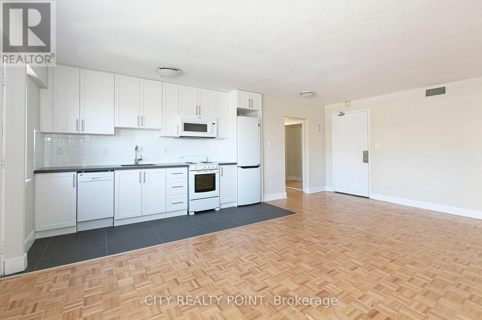 307 - 95 Lawton Boulevard, Toronto, ON - Indoor Photo Showing Kitchen