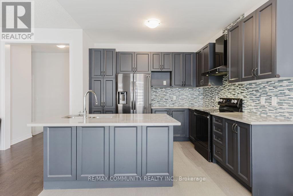100 Folgate Crescent, Brampton, ON - Indoor Photo Showing Kitchen With Upgraded Kitchen