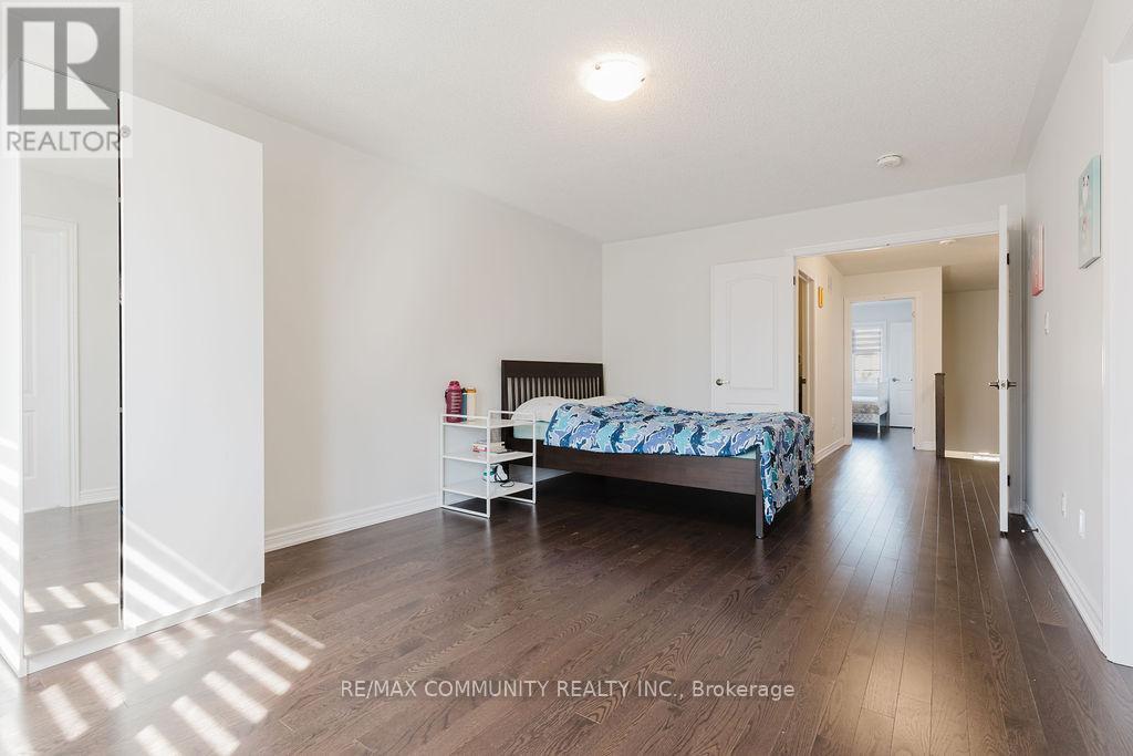 100 Folgate Crescent, Brampton, ON - Indoor Photo Showing Bedroom