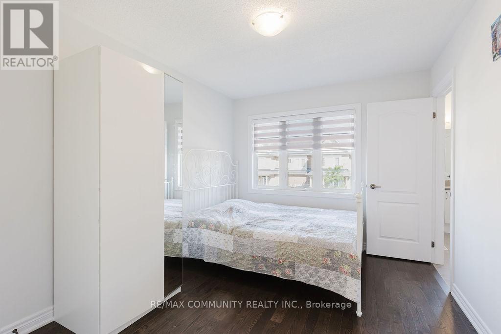 100 Folgate Crescent, Brampton, ON - Indoor Photo Showing Bedroom