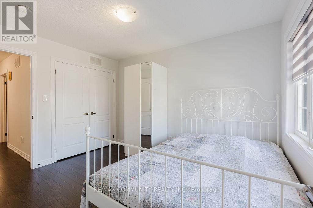 100 Folgate Crescent, Brampton, ON - Indoor Photo Showing Bedroom