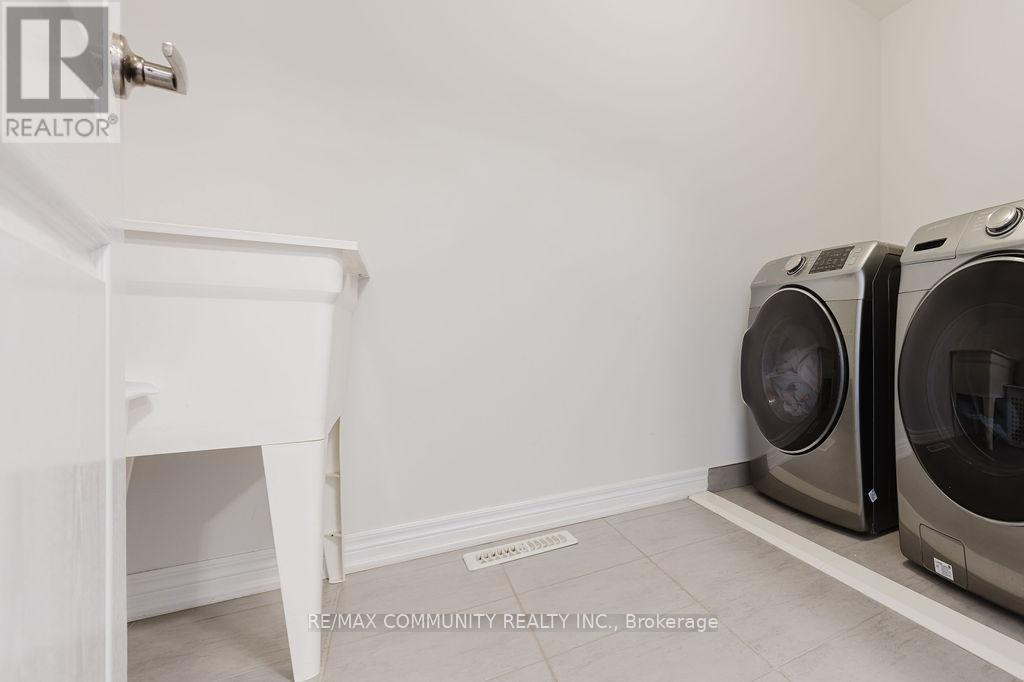 100 Folgate Crescent, Brampton, ON - Indoor Photo Showing Laundry Room