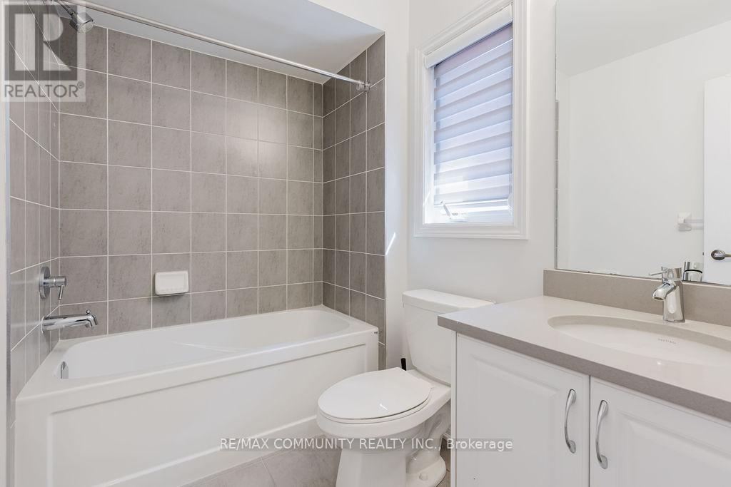 100 Folgate Crescent, Brampton, ON - Indoor Photo Showing Bathroom
