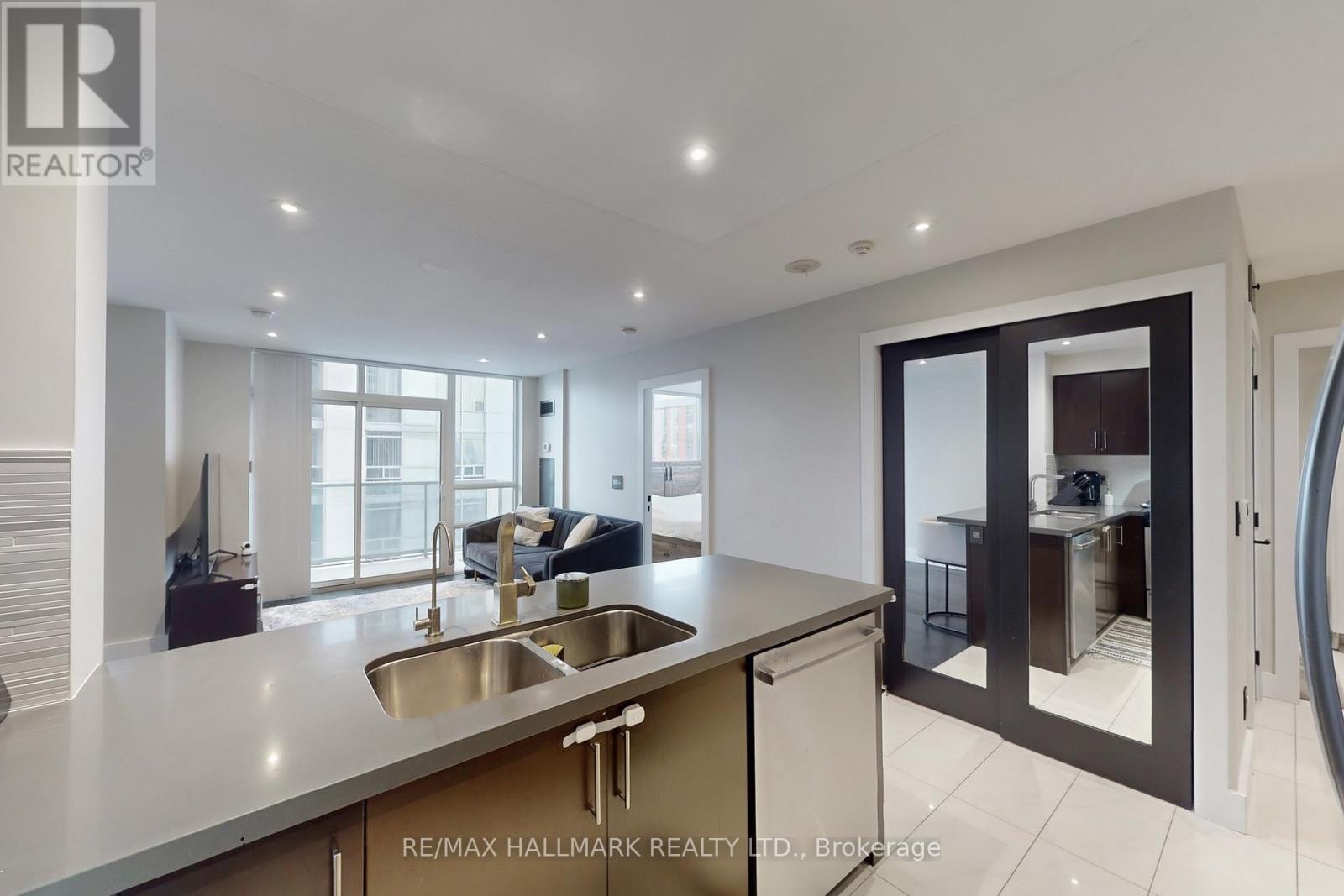 1002 - 3 Michael Power Place, Toronto, ON - Indoor Photo Showing Kitchen With Double Sink