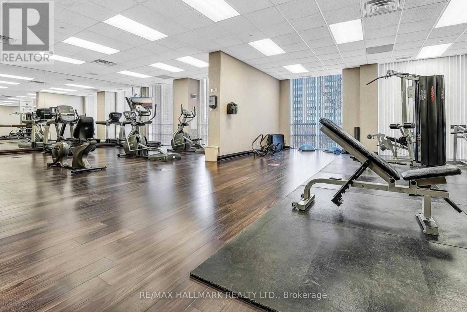 1002 - 3 Michael Power Place, Toronto, ON - Indoor Photo Showing Gym Room