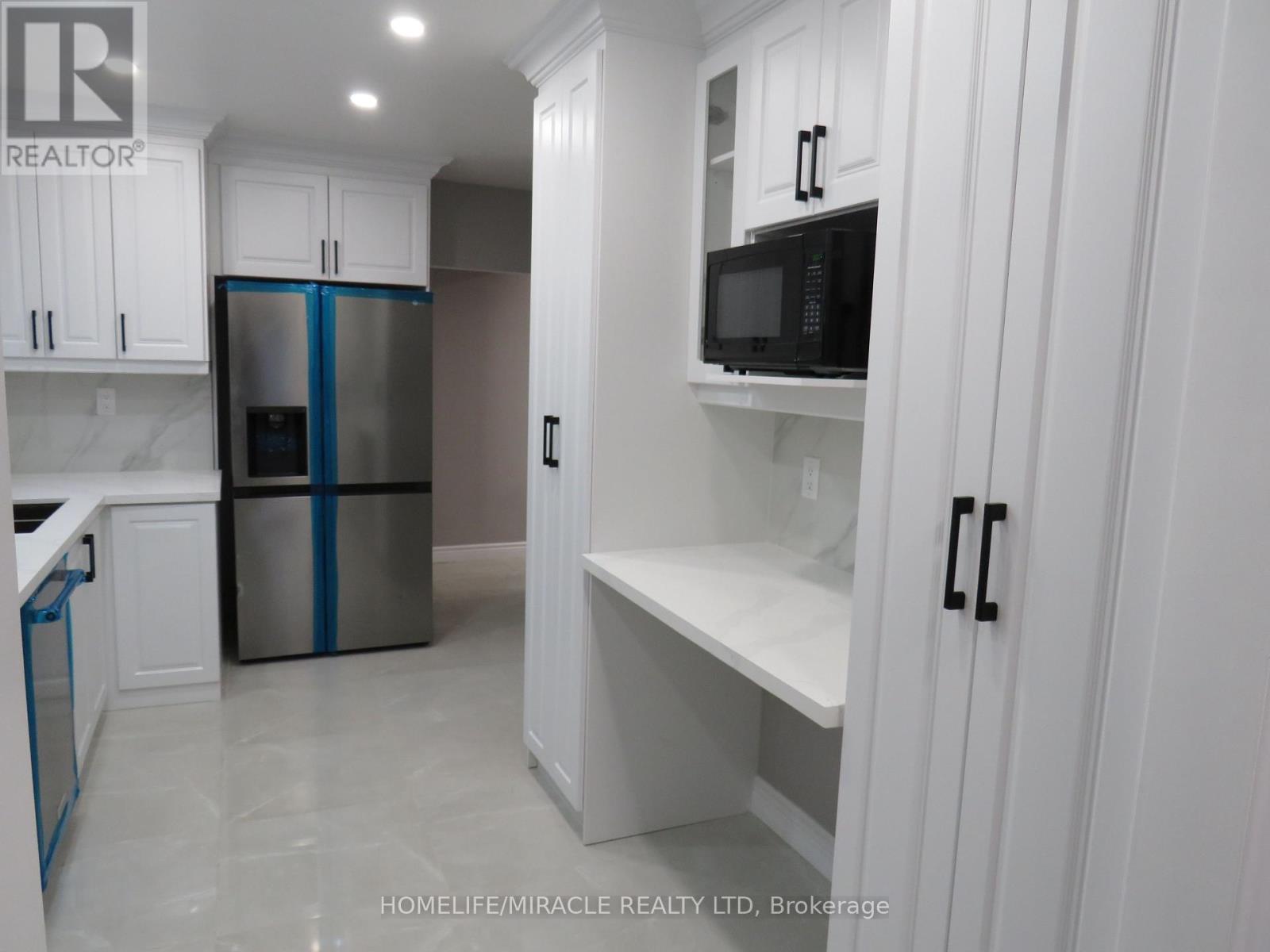 18 Rubydale Gardens, Toronto, ON - Indoor Photo Showing Kitchen