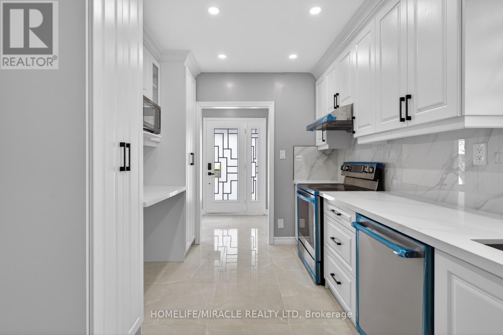18 Rubydale Gardens, Toronto, ON - Indoor Photo Showing Kitchen