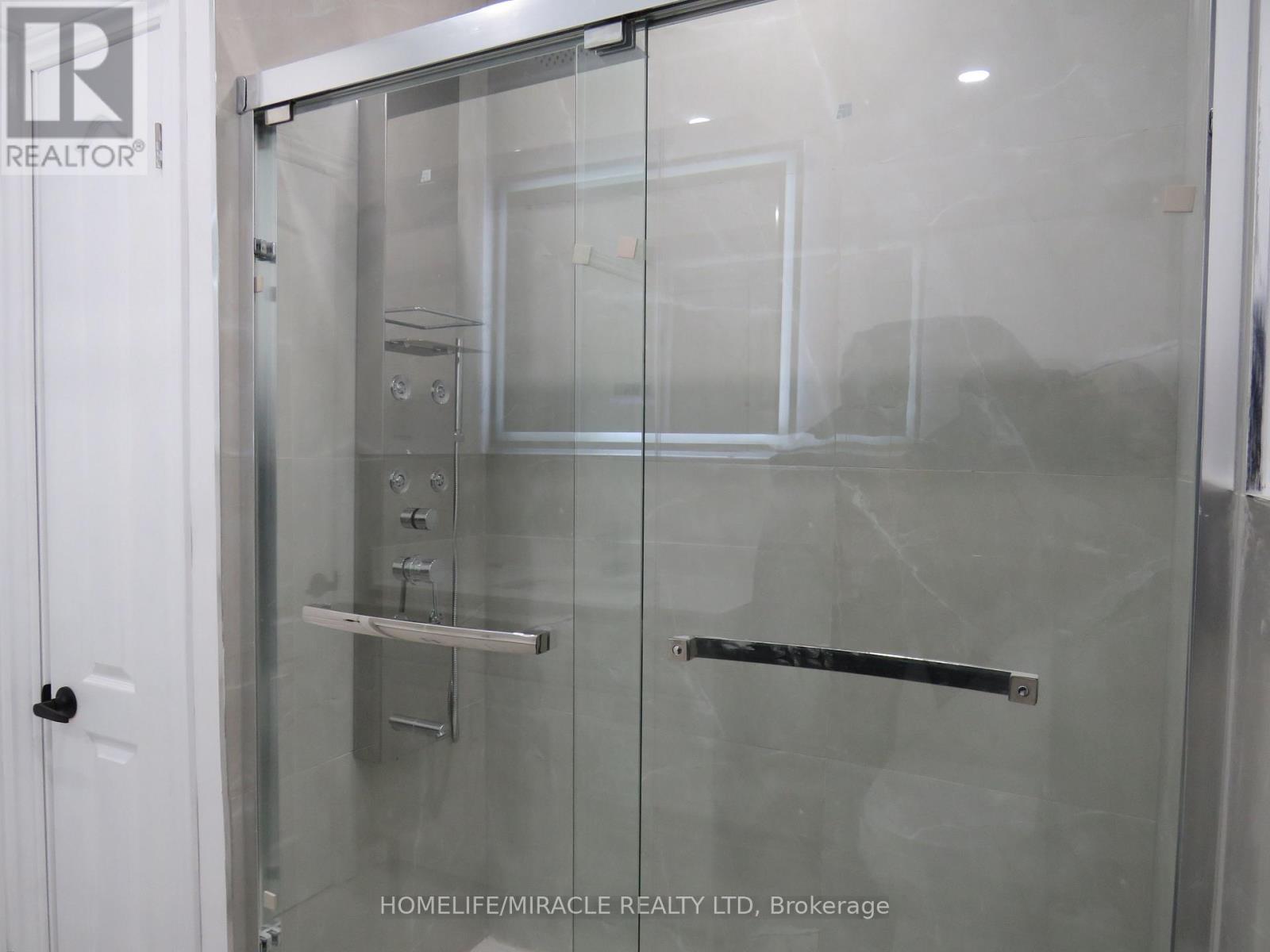 18 Rubydale Gardens, Toronto, ON - Indoor Photo Showing Bathroom