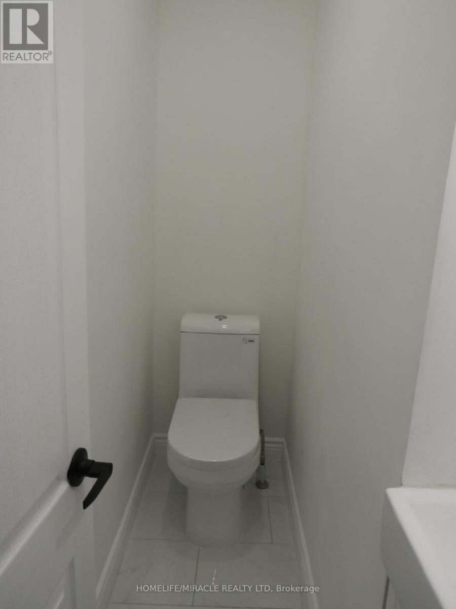 18 Rubydale Gardens, Toronto, ON - Indoor Photo Showing Bathroom