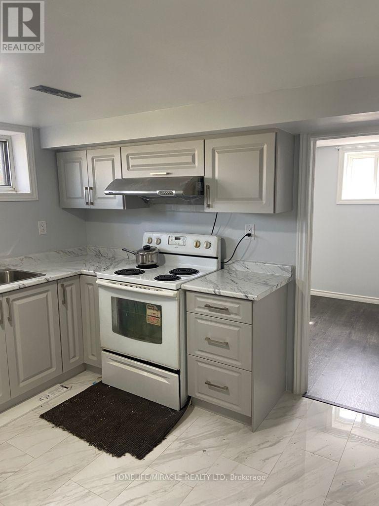 18 Rubydale Gardens, Toronto, ON - Indoor Photo Showing Kitchen
