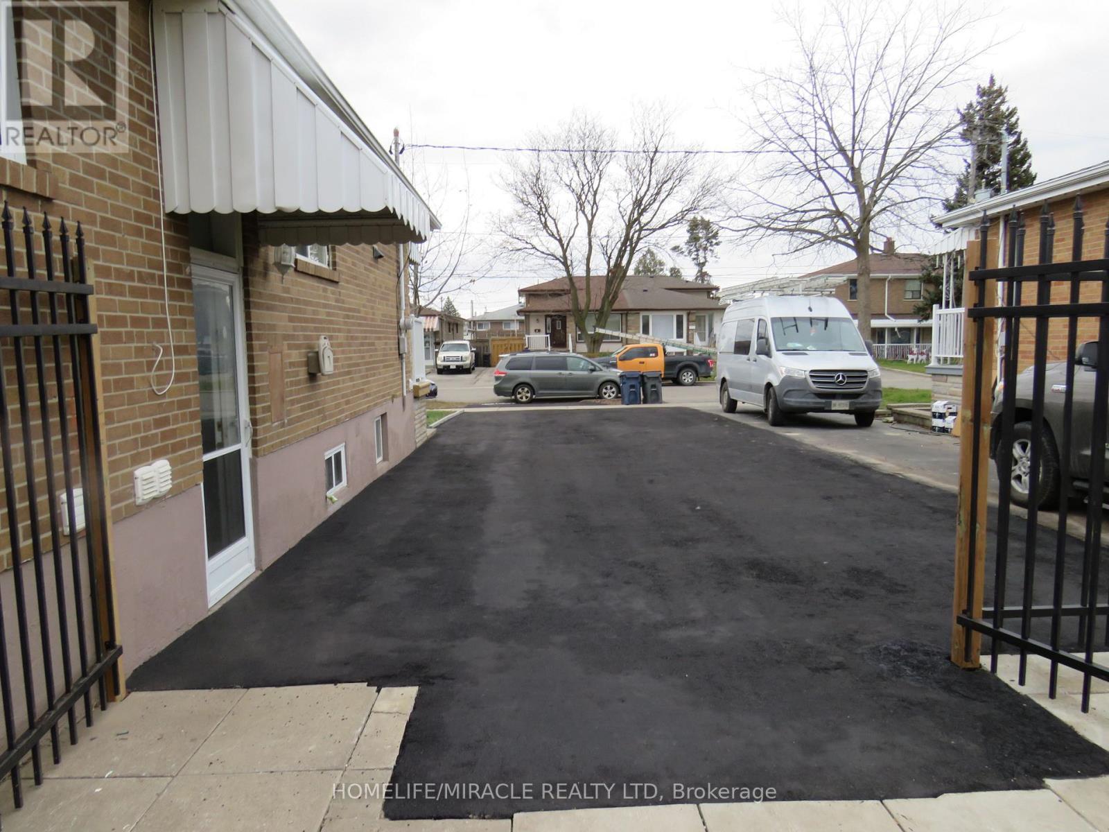 18 Rubydale Gardens, Toronto, ON - Outdoor