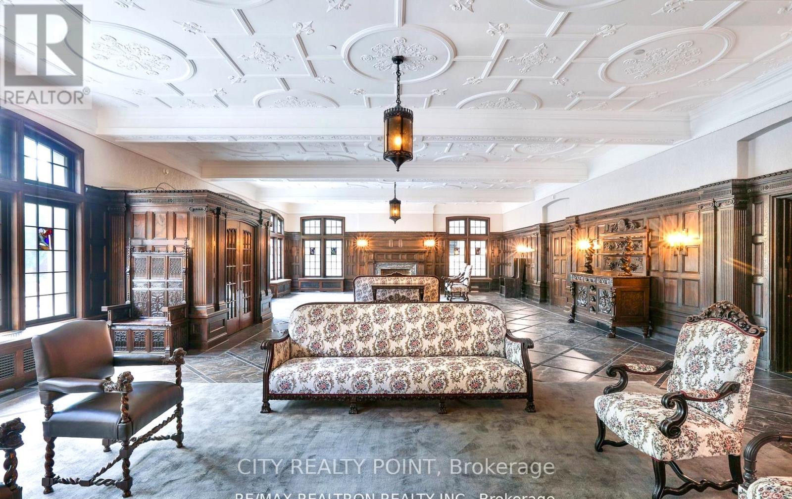 117 - 2 Clarendon Avenue, Toronto, ON - Indoor