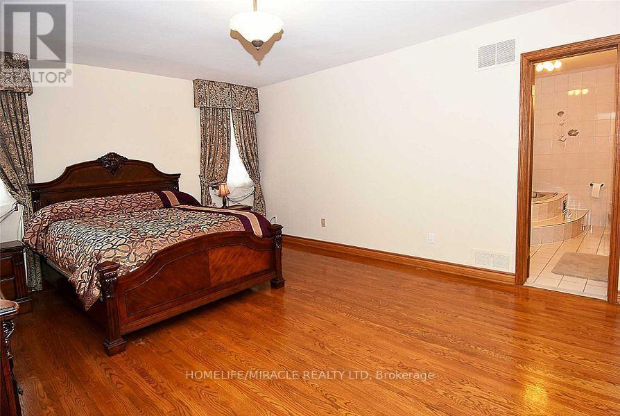 85 Harlow Crescent, Toronto, ON - Indoor Photo Showing Bedroom