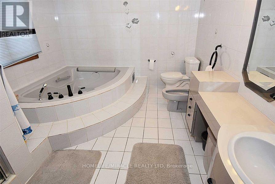 85 Harlow Crescent, Toronto, ON - Indoor Photo Showing Bathroom