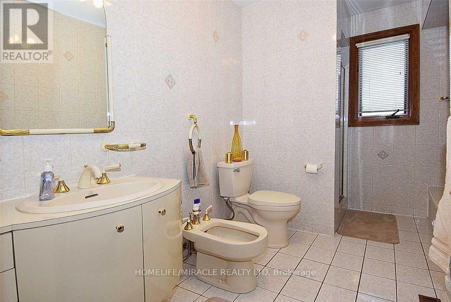 85 Harlow Crescent, Toronto, ON - Indoor Photo Showing Bathroom
