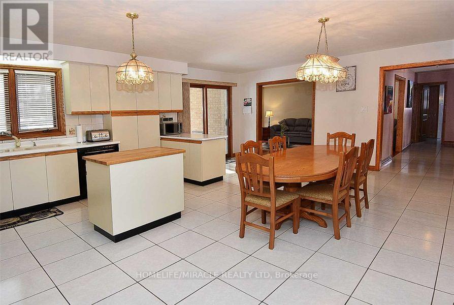 85 Harlow Crescent, Toronto, ON - Indoor Photo Showing Dining Room