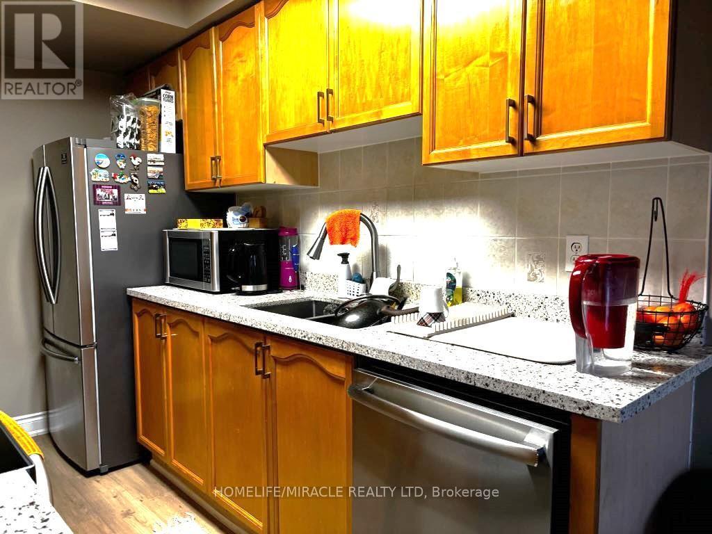 30 Needlewood Lane, Brampton, ON - Indoor Photo Showing Kitchen