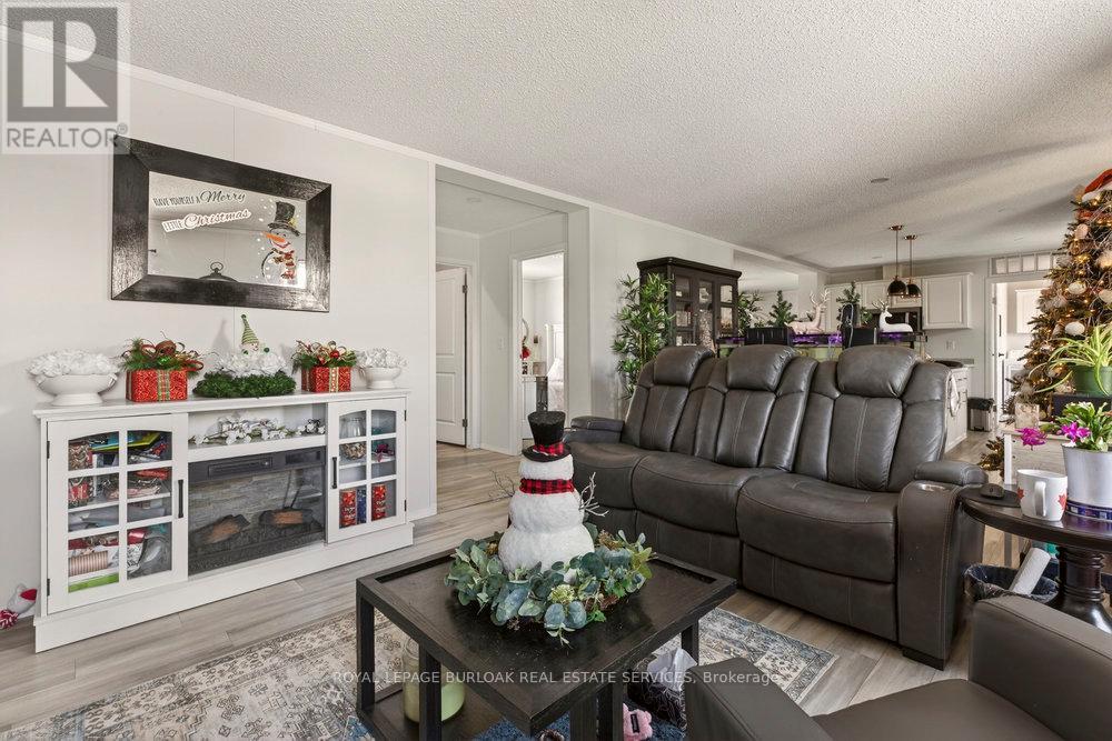 29 Hickory Hollow, Haldimand, ON - Indoor Photo Showing Living Room
