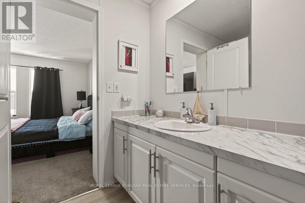 29 Hickory Hollow, Haldimand, ON - Indoor Photo Showing Bathroom