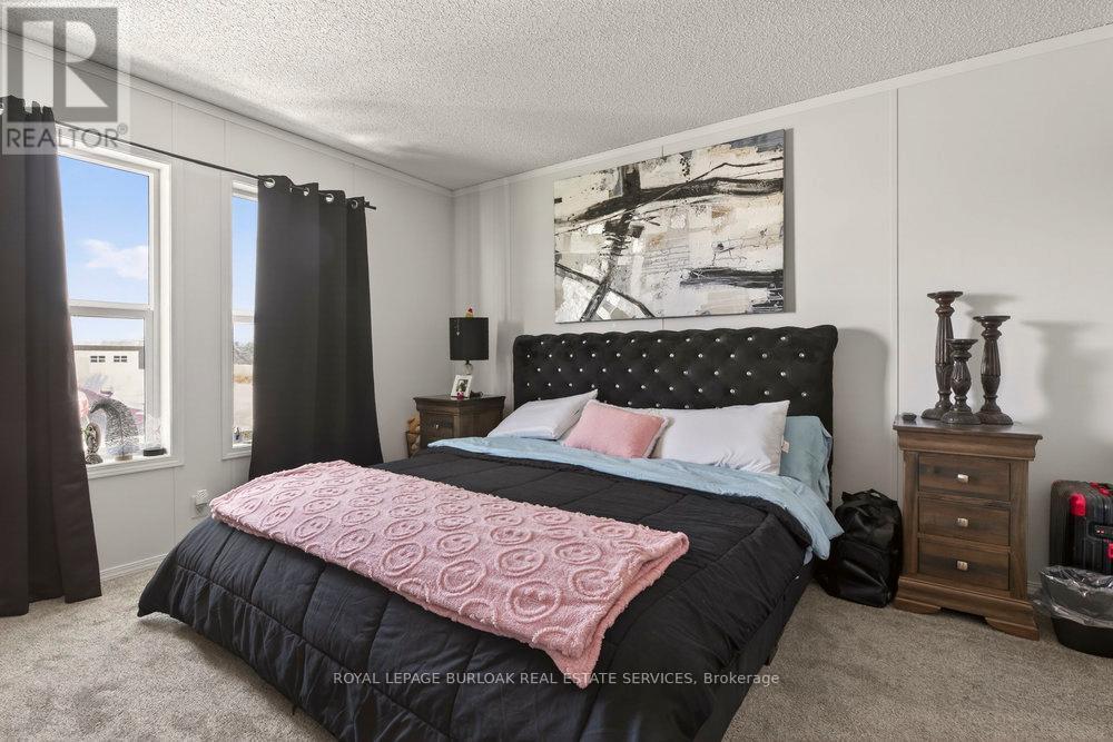 29 Hickory Hollow, Haldimand, ON - Indoor Photo Showing Bedroom