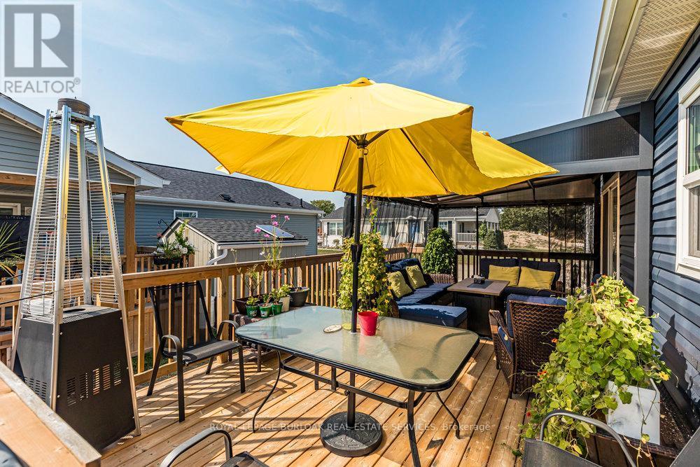 29 Hickory Hollow, Haldimand, ON - Outdoor With Deck Patio Veranda With Exterior