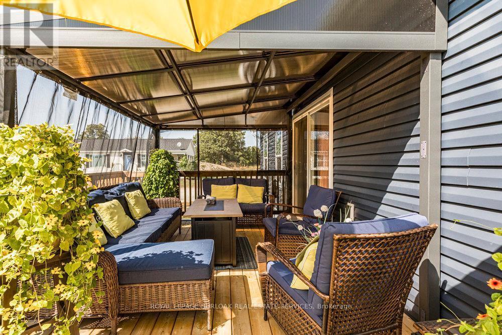 29 Hickory Hollow, Haldimand, ON - Outdoor With Deck Patio Veranda With Exterior