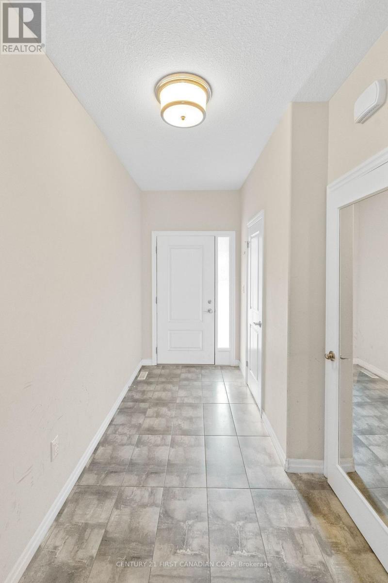 56 - 811 Sarnia Road, London North (North M), ON - Indoor Photo Showing Other Room