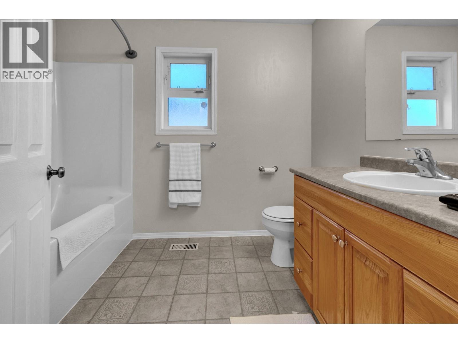 7941 Rosewood Place, Prince George, BC - Indoor Photo Showing Bathroom
