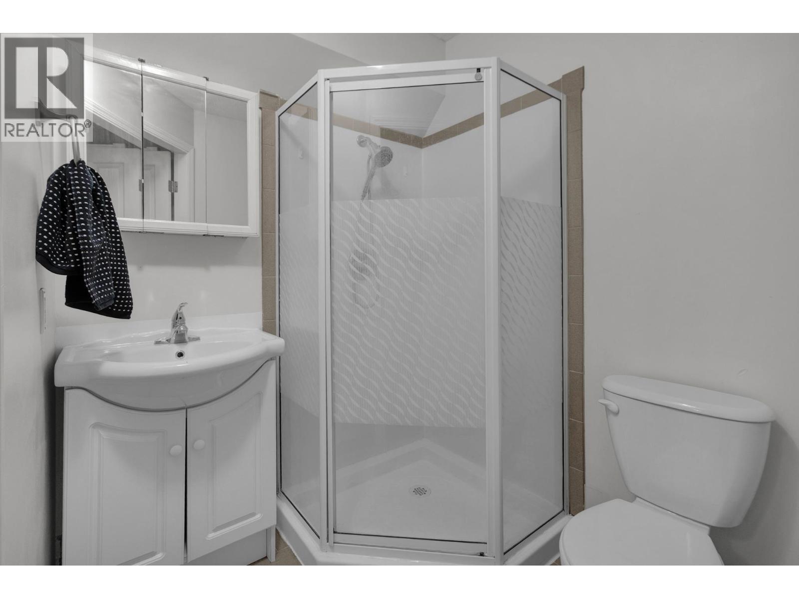 7941 Rosewood Place, Prince George, BC - Indoor Photo Showing Bathroom