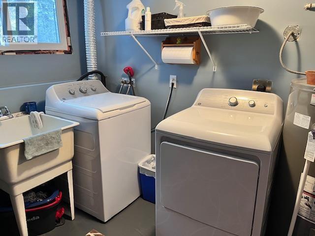 637 Willow Street, Quesnel, BC - Indoor Photo Showing Laundry Room