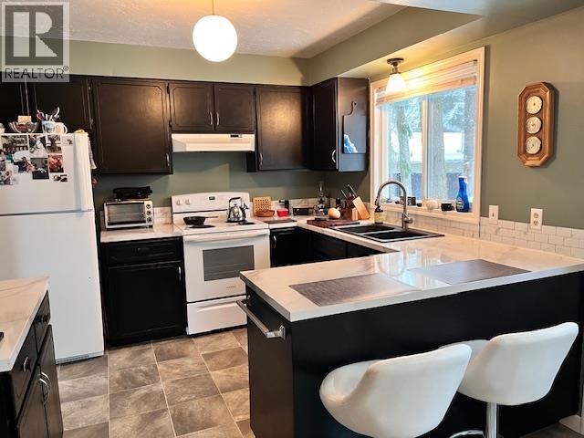637 Willow Street, Quesnel, BC - Indoor Photo Showing Kitchen