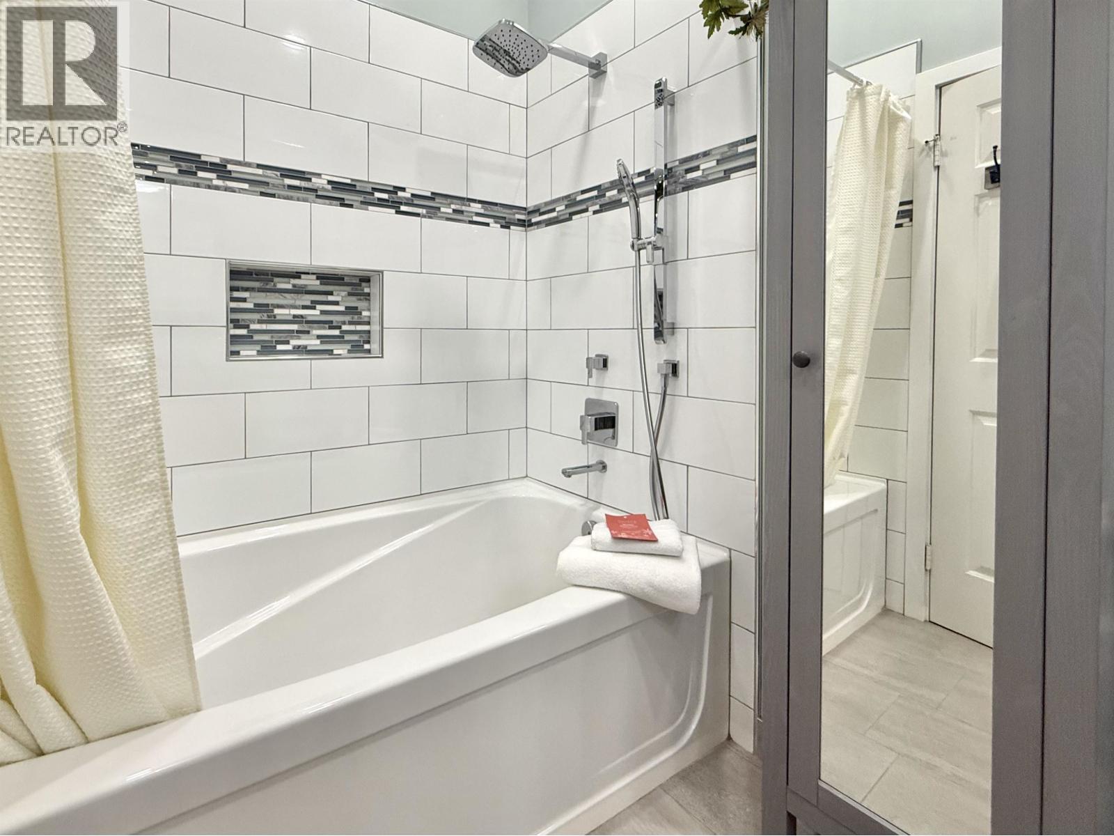 94 Coho Avenue, Kitimat, BC - Indoor Photo Showing Bathroom
