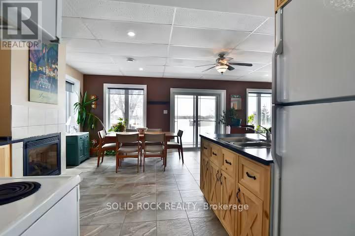 Dining area with patio door - 5 Shoreline Road, Edwardsburgh/Cardinal, ON - Indoor Photo Showing Kitchen