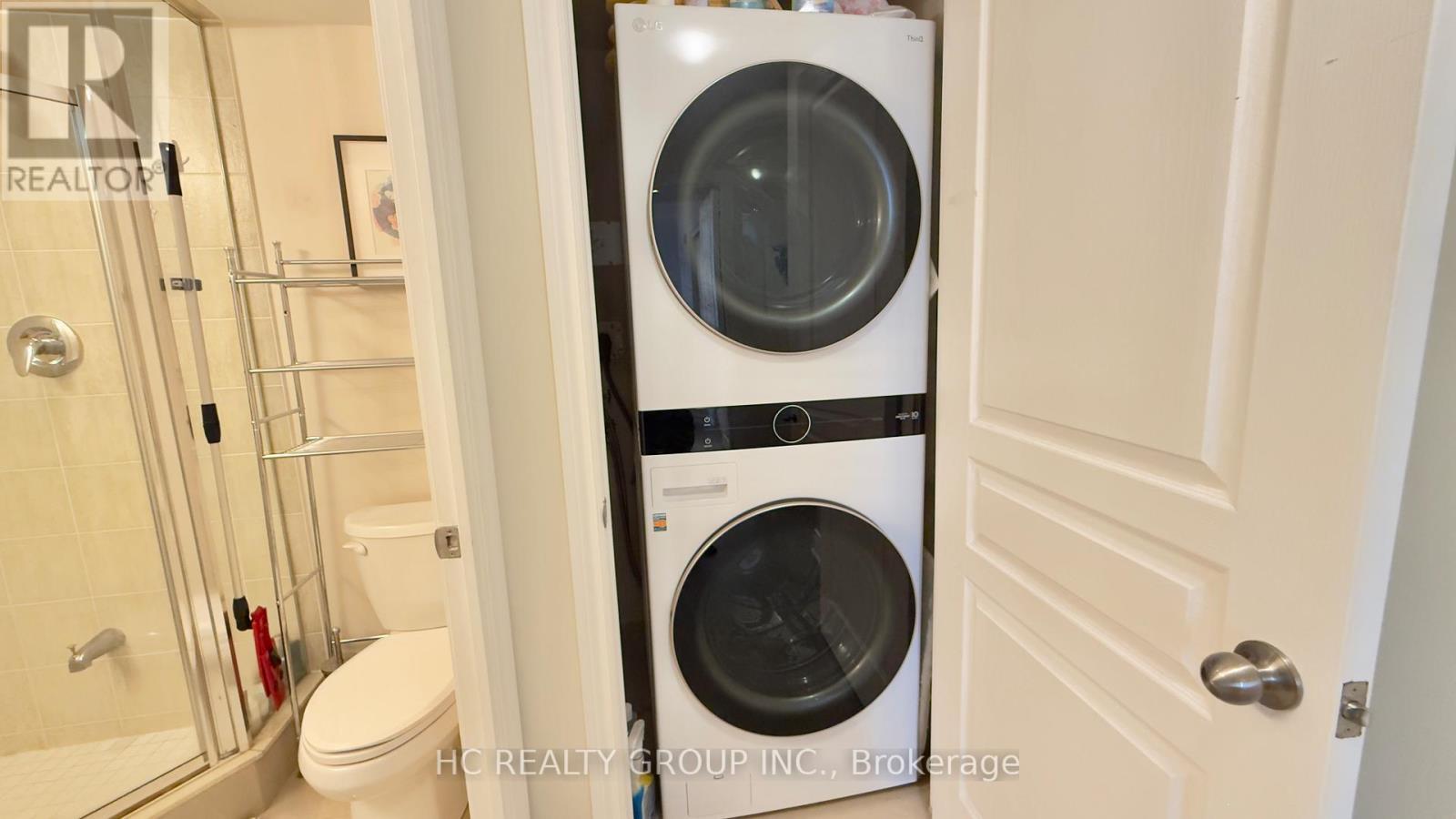 1424 - 15 Northtown Way, Toronto, ON - Indoor Photo Showing Laundry Room