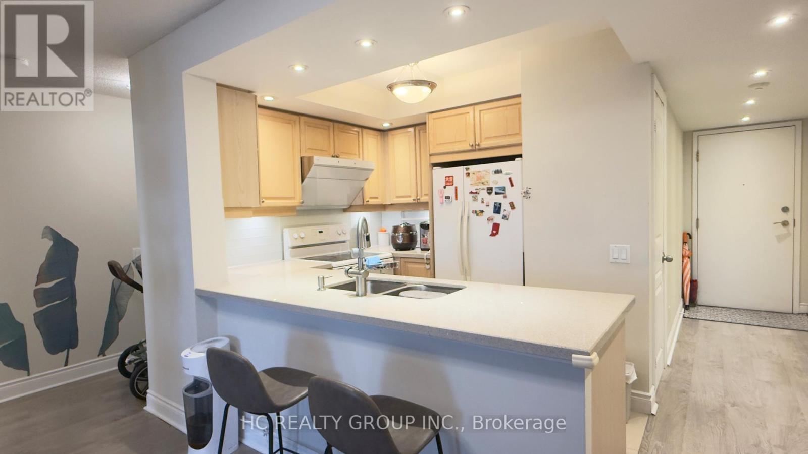 1424 - 15 Northtown Way, Toronto, ON - Indoor Photo Showing Kitchen With Double Sink