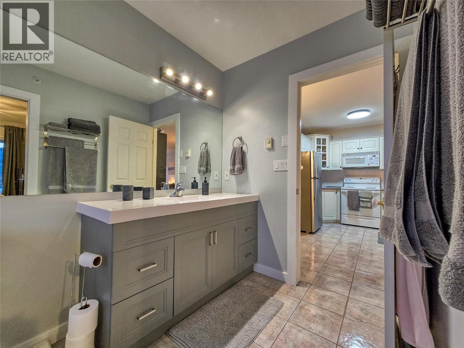 5052 Riverview Road Unit# 5012A, Fairmont Hot Springs, BC - Indoor Photo Showing Bathroom