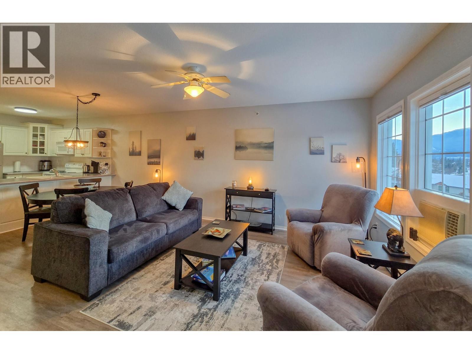 5052 Riverview Road Unit# 5012A, Fairmont Hot Springs, BC - Indoor Photo Showing Living Room