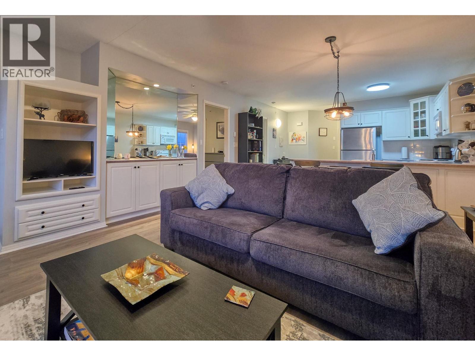 5052 Riverview Road Unit# 5012A, Fairmont Hot Springs, BC - Indoor Photo Showing Living Room