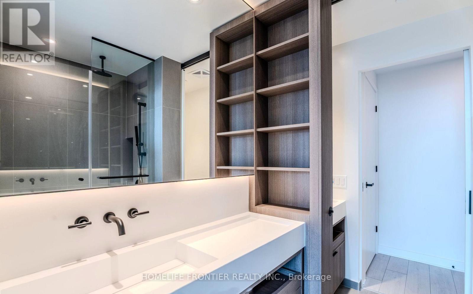 2502 - 55 Charles Street E, Toronto, ON - Indoor Photo Showing Laundry Room