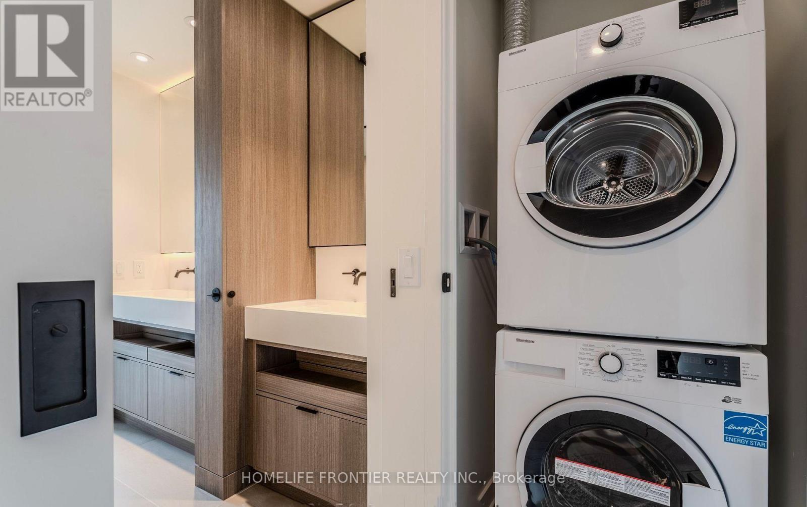 2502 - 55 Charles Street E, Toronto, ON - Indoor Photo Showing Laundry Room
