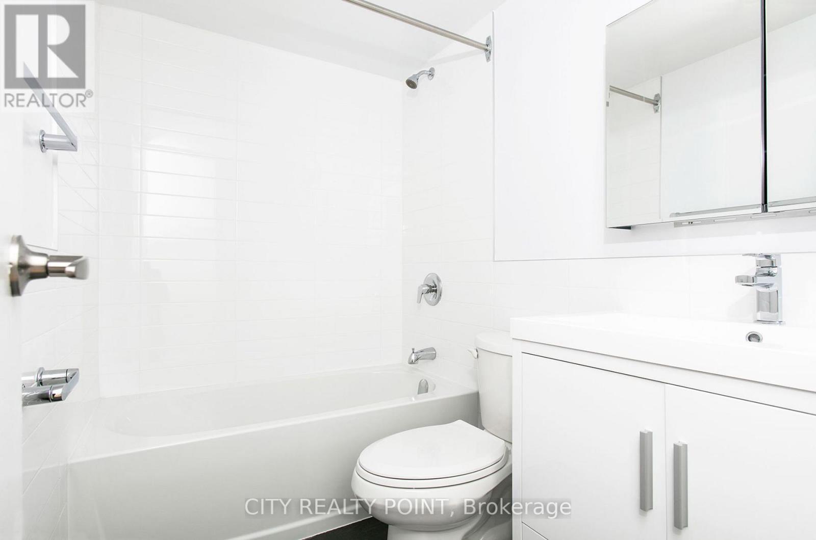 711 - 6200 Bathurst Street, Toronto, ON - Indoor Photo Showing Bathroom