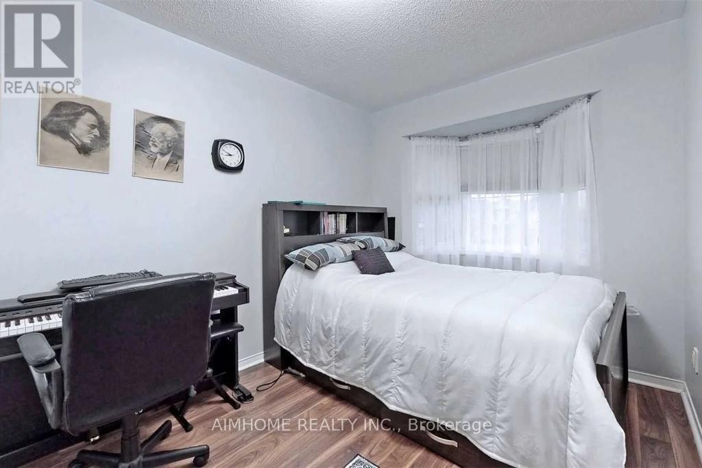 19 Hubbell Drive, Whitby, ON - Indoor Photo Showing Bedroom